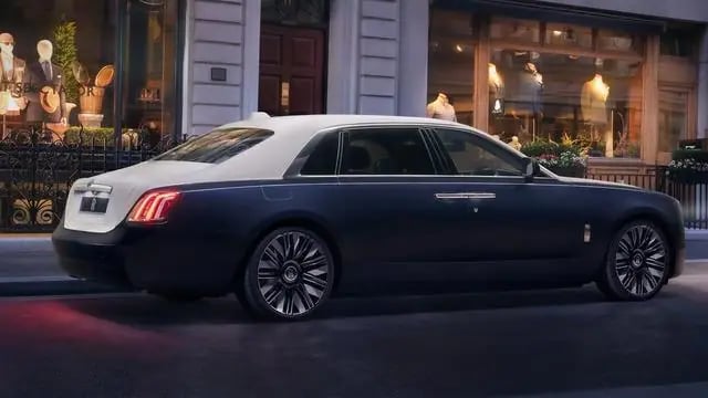 Otomotiv Zirvesinde Terzilik Sanatı: Rolls-Royce Savile Row Efsanesi