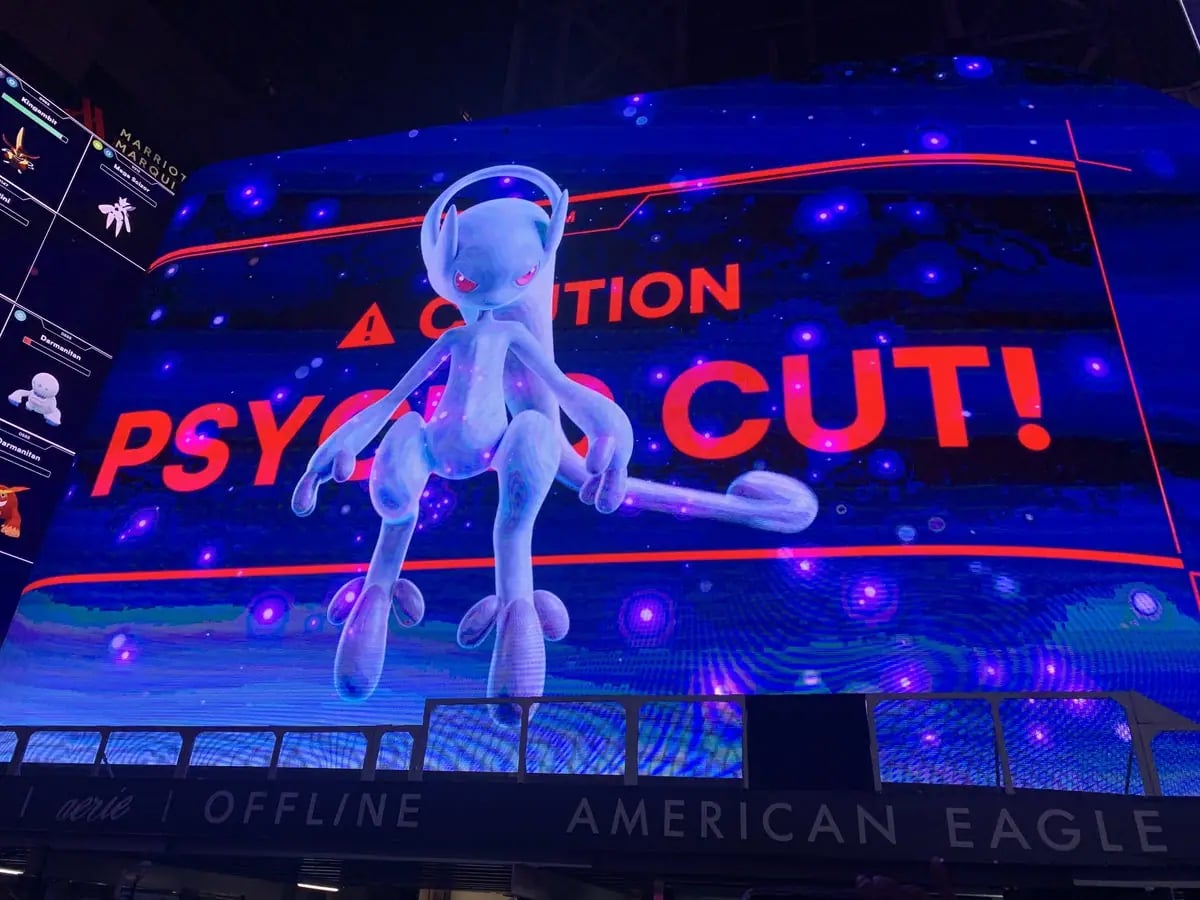 Pokémon Go 10 Yıllık Mirasını Times Square'de Canlandırdı