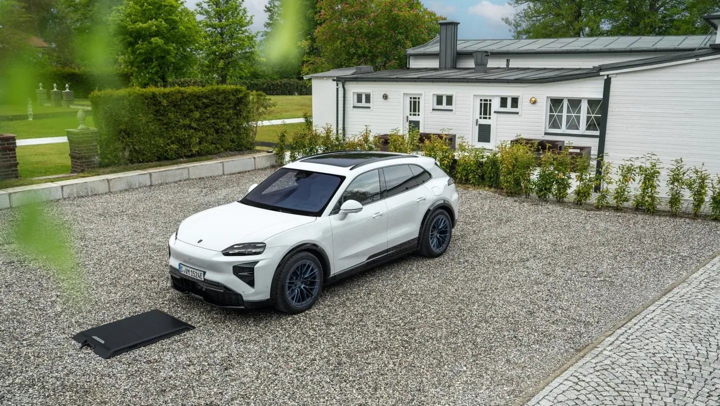 Porsche Cayenne Electric'in kablosuz şarjı Avrupa'da siparişe açıldı: 11 kW güç, yüzde 90 verim