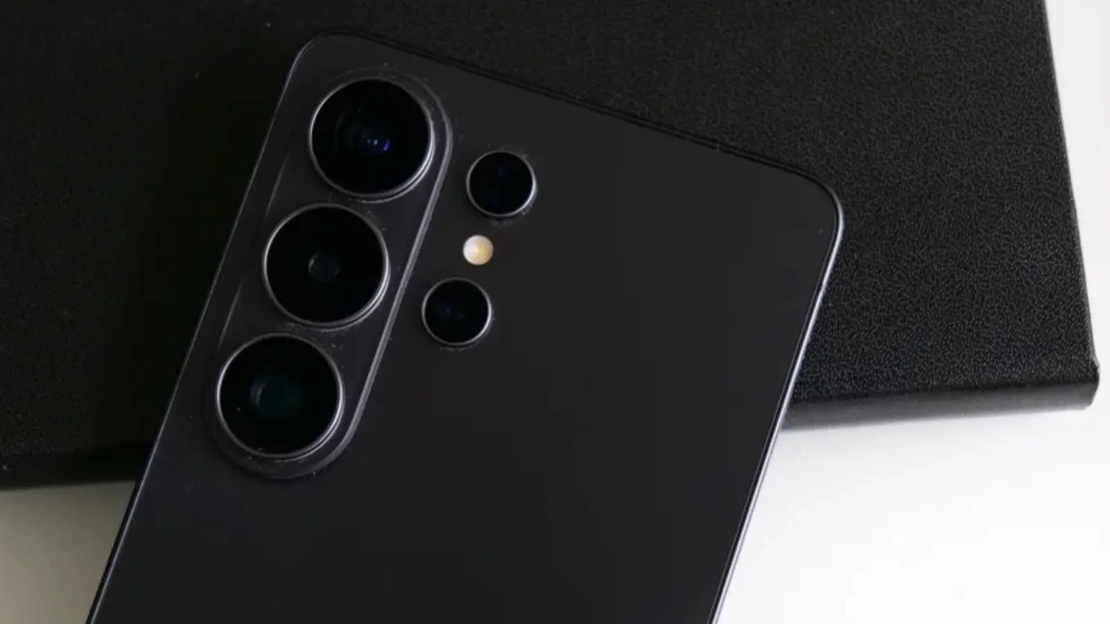 Samsung Galeri S26 Ultra Ekranlarında Gizemli Kırmızı Renk Değişimi