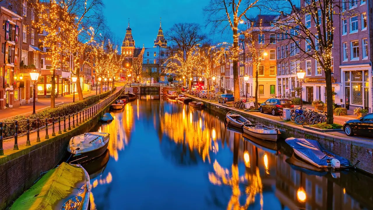 Sokak Lambaları Dijital Ağa Dönüşüyor: Amsterdam'da Yeni Nesil Akıllı Şehir Deneyimi