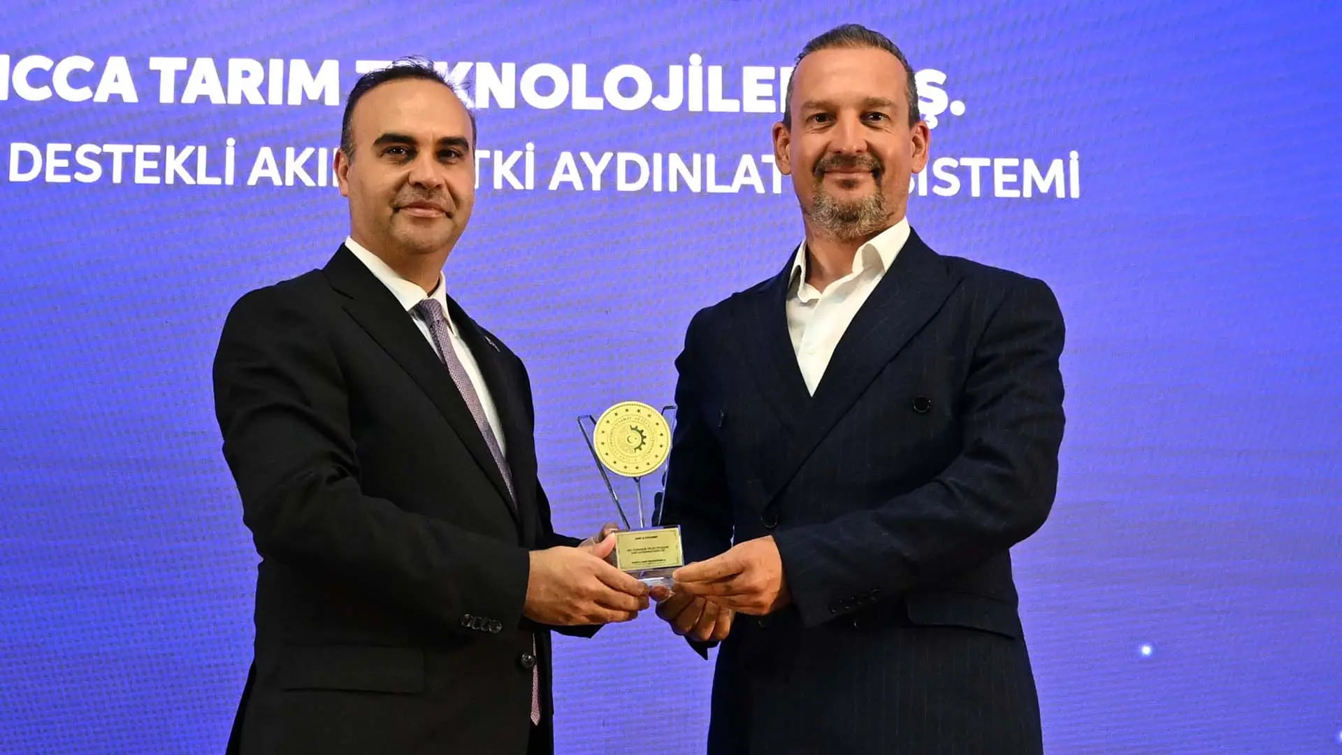 Tarımda Yapay Zeka Devrimi: Farmicca'nın Yenilikçi Illuminator Sistemi