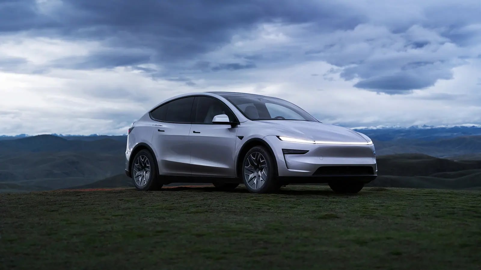 Tesla Model Y Uzun Gövde ABD'ye Geldi: Lüks ve Genişlik Bir Arada