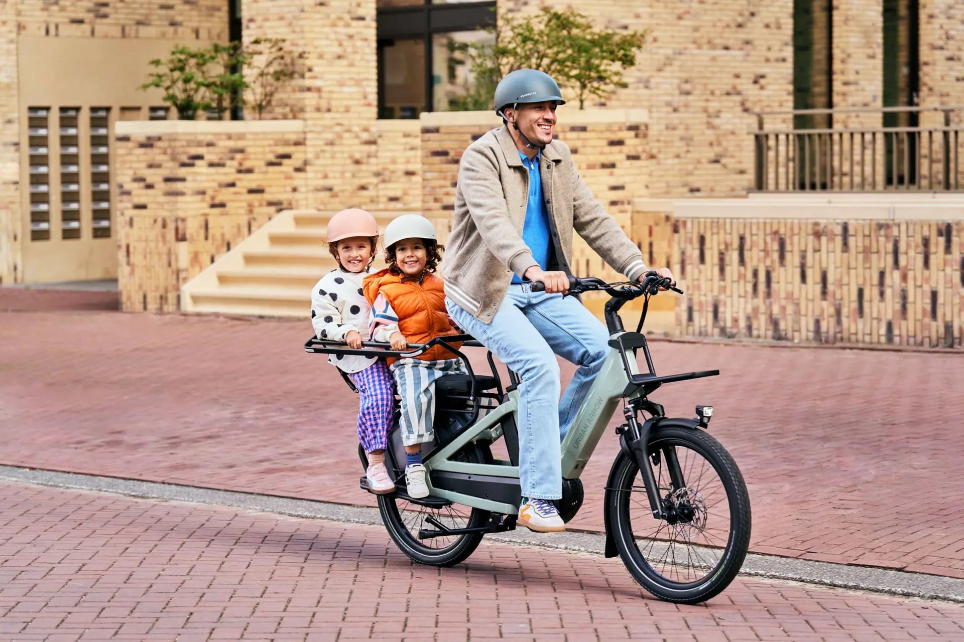 Urban Arrow Breeze: Aile ve Şehri Yeniden Tanımlayan Uzun Kuyruklu Elektrikli Bisiklet Sahada