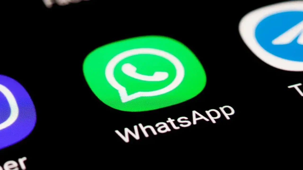 WhatsApp Android'de Yeni Kişiler Sekmesini Test Ediyor: Çevrimiçi Durum ve Doğum Günü Hatırlatmaları Geliyor
