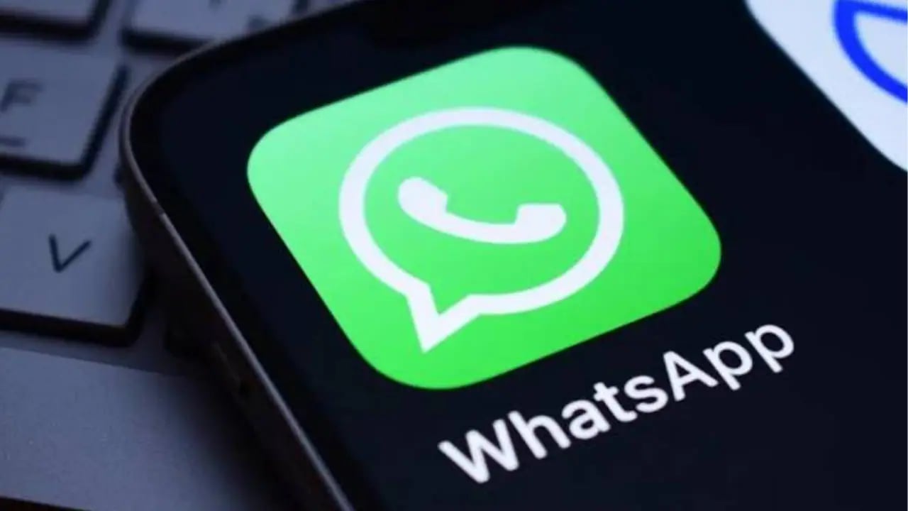 WhatsApp Sohbet Ekranına Liquid Glass Tasarımı Geliyor: İşte Yeni Arayüzün Detayları