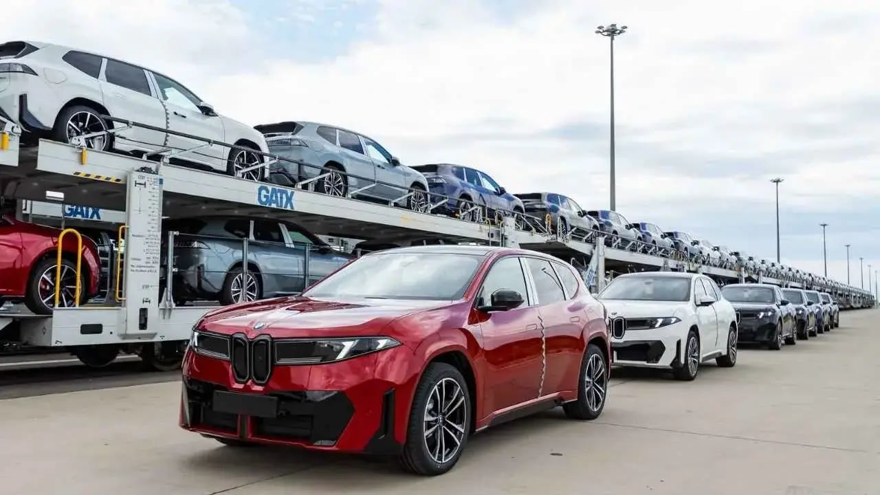Yeni BMW iX3 Şov Yapıyor: 100 Bini Aşmadan Geleceği Tanıtıyor