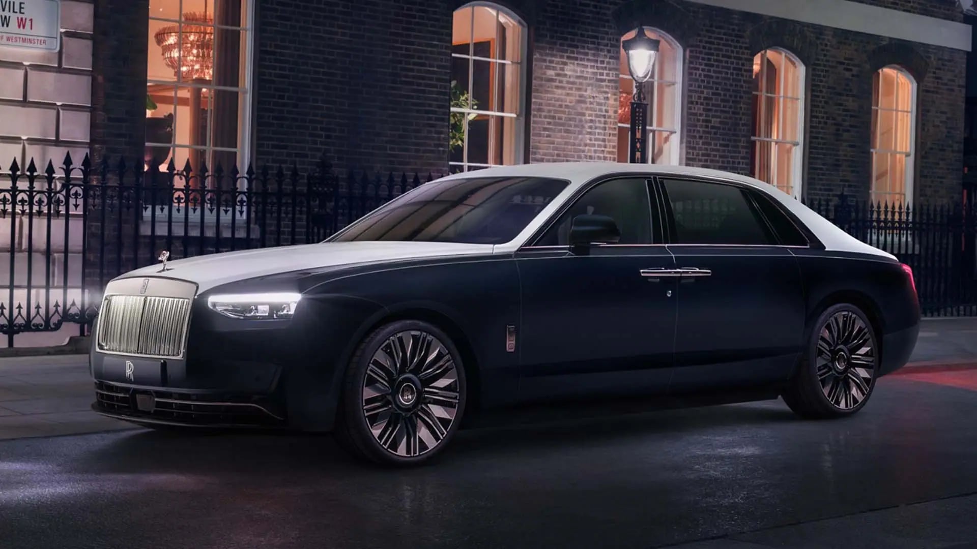 Zanaatkarlığın Zirvesi: Rolls-Royce ve Savile Row Ortaklığından Eşsiz Bir Şölen