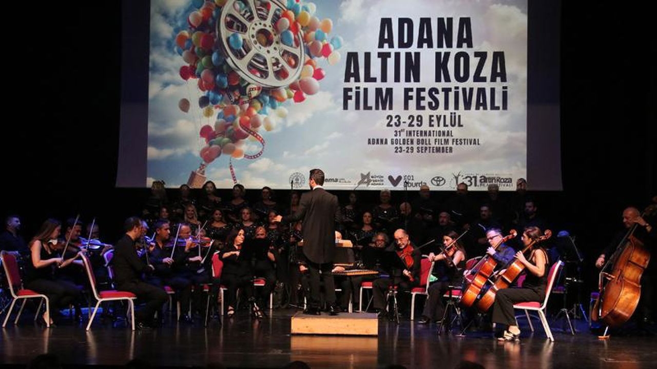 Adana Altın Koza Festivali'nde Sinema Efsanları Ödüllendirildi