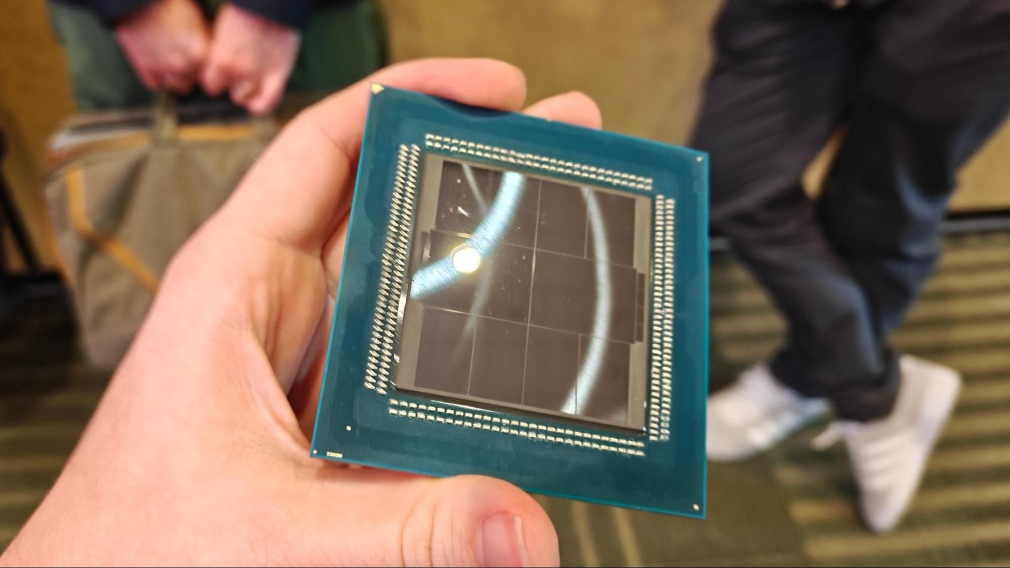AMD Epyc 9996 ile Yeni Nesil Sunucu Savaşı Başladı
