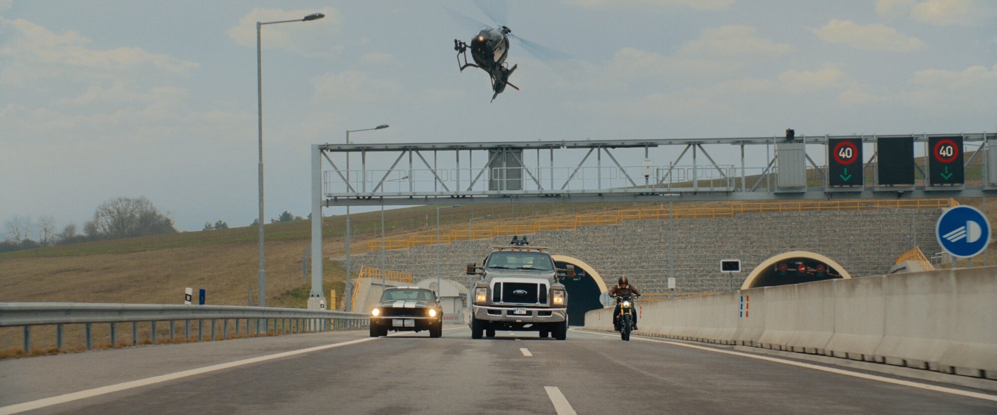 John Cena Matchbox Filminde Atom Bombası Aramaya Çalışıyor