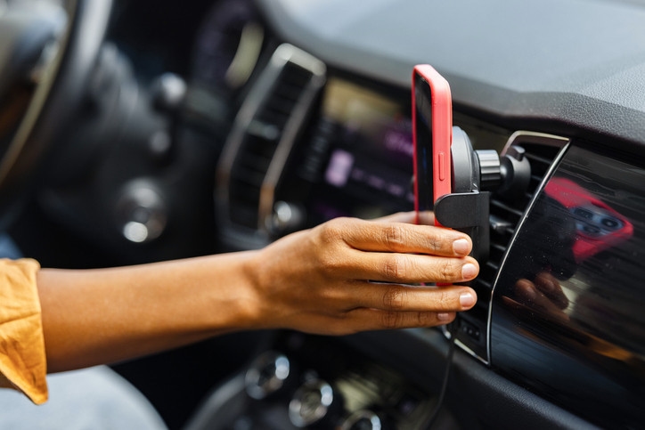 Otomobilde Telefonunuz Neden Tehlikeli Şekilde Isınıyor?
