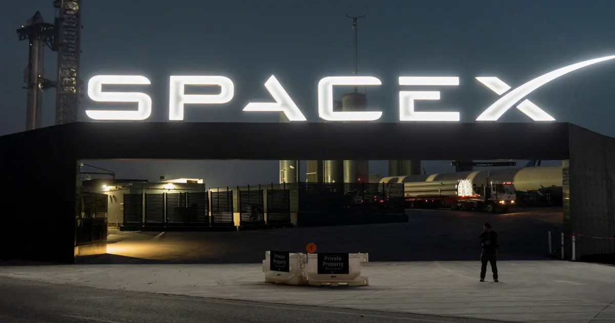 SpaceX Ortamında Beklenmedik Sorular: Roketleri Boyamak ve Ay'a Göndermek