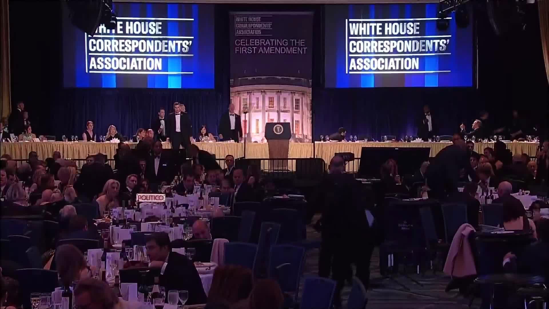 Trump Bey White Ev Yazarları Akşam Yemeği'nde Medyayı Eleştirdi