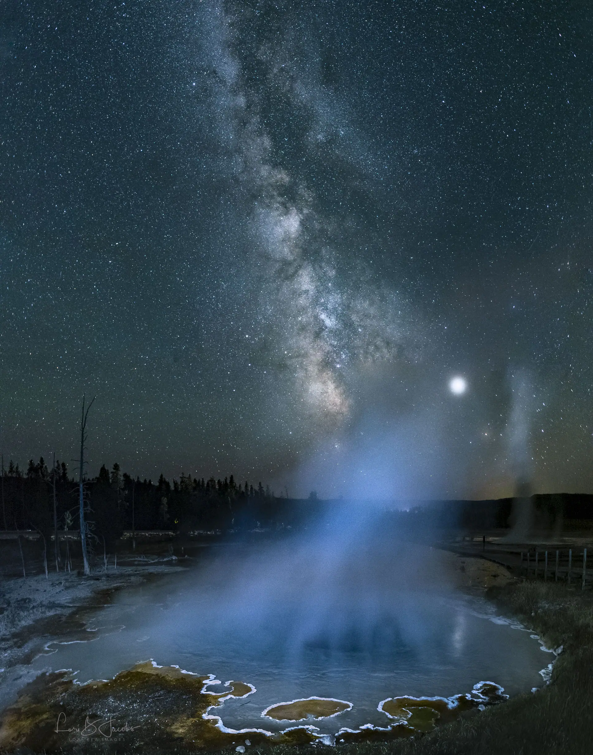 Samanyolu ve Yellowstone Milli Parkı üzerindeki jeolojik süreçler incelendi.